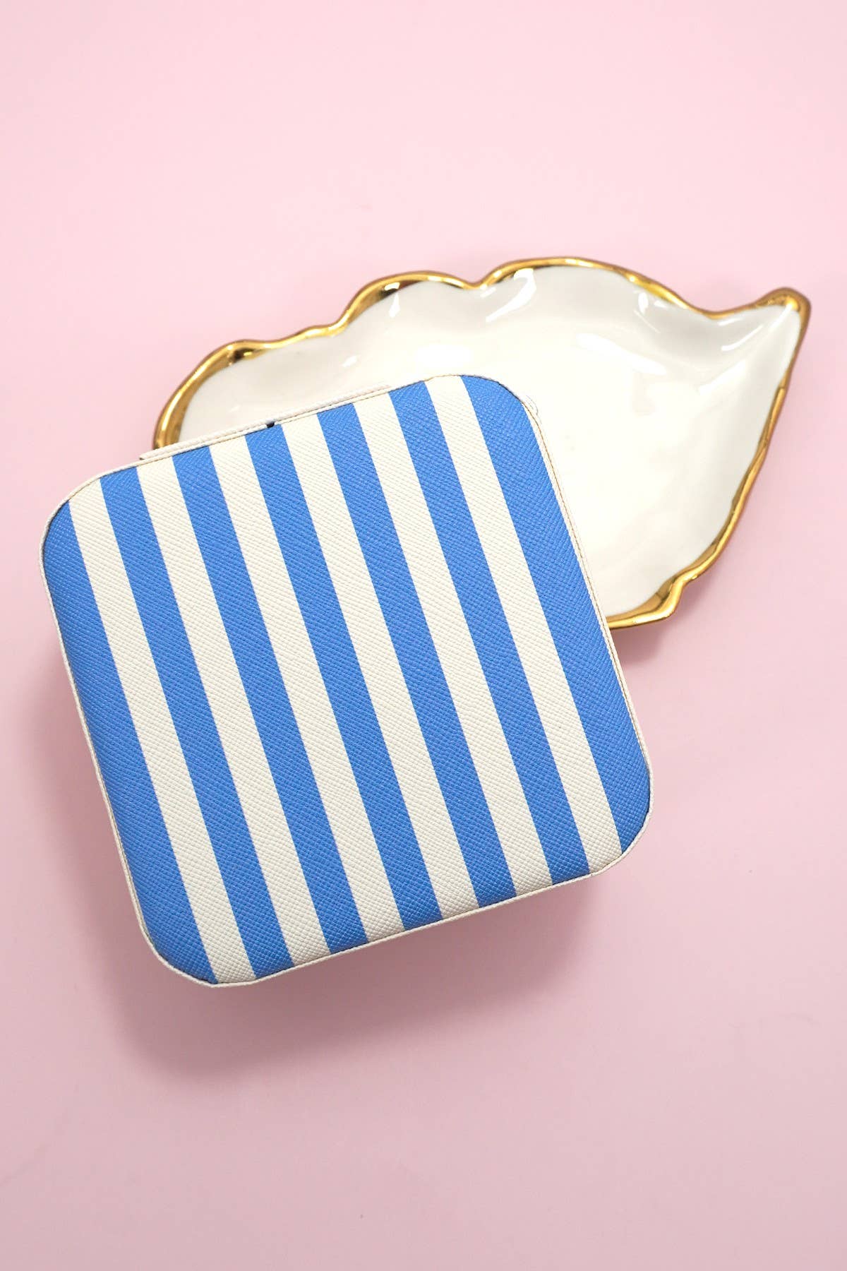 Travel jewelry case