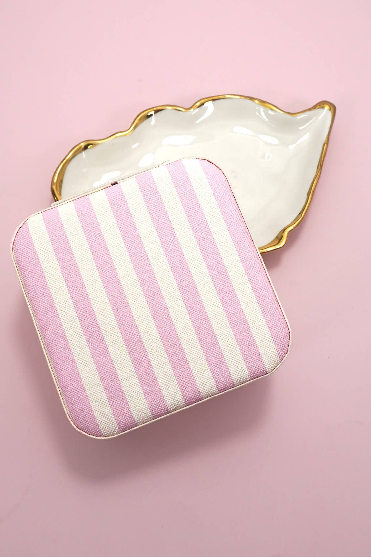 Travel jewelry case